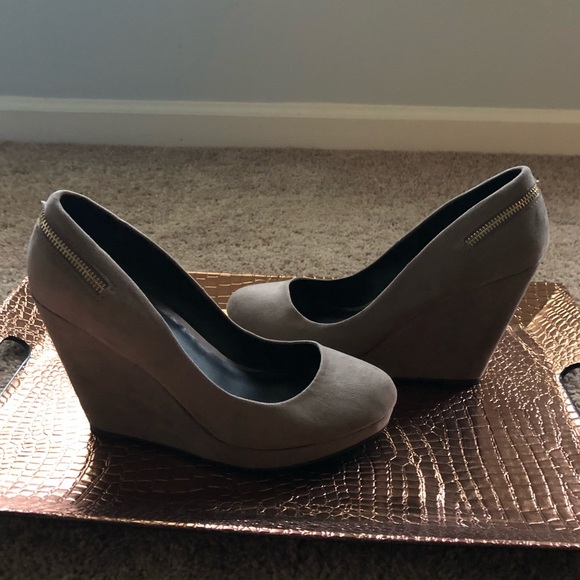 MIX NO. 6 Tan Zipper Detail Wedges size 10 - Picture 2 of 7